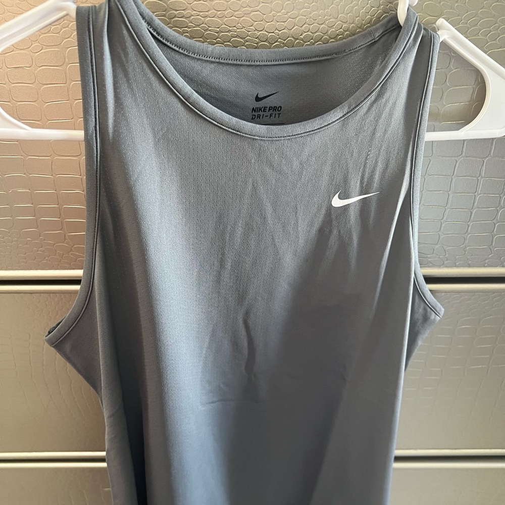 Girl’s Nike Pro Workout Top